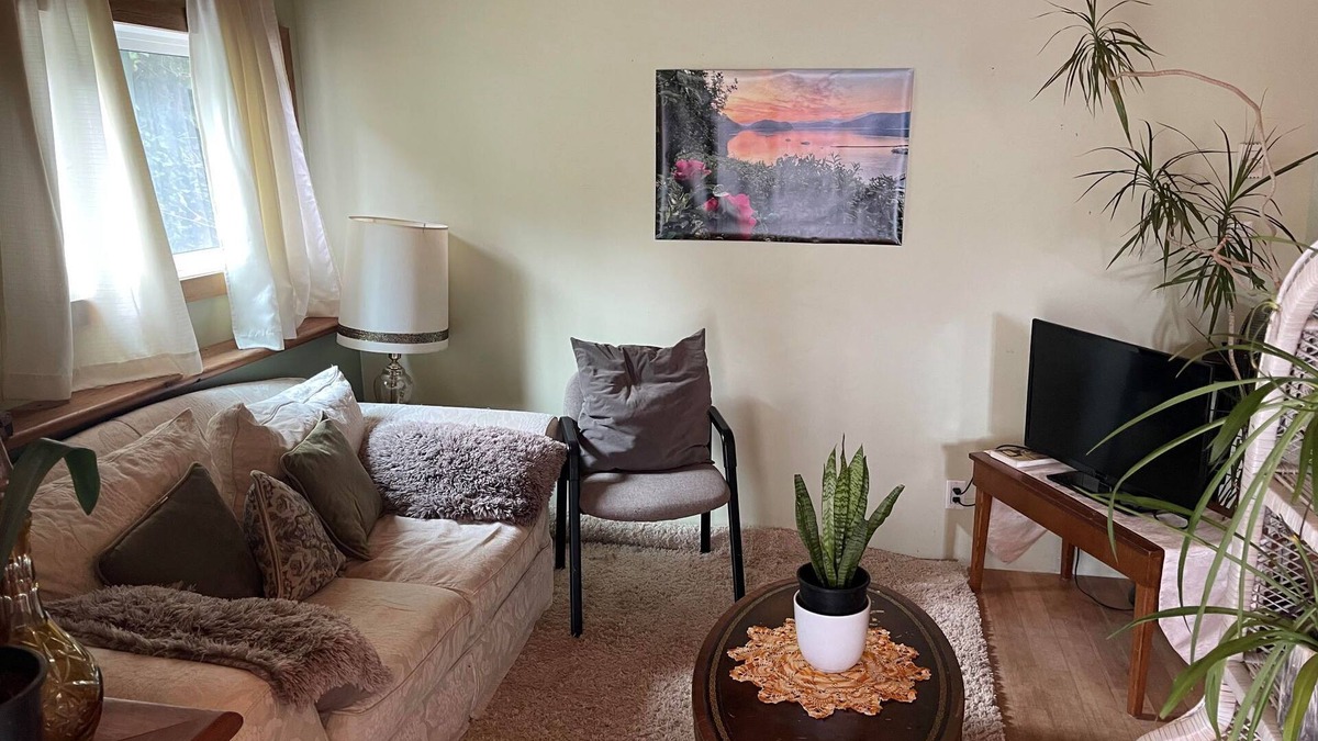 Lund Apartment | Ocean View OysterSuite at OysterBeds.ca and The Laughing Oyster Restaurant