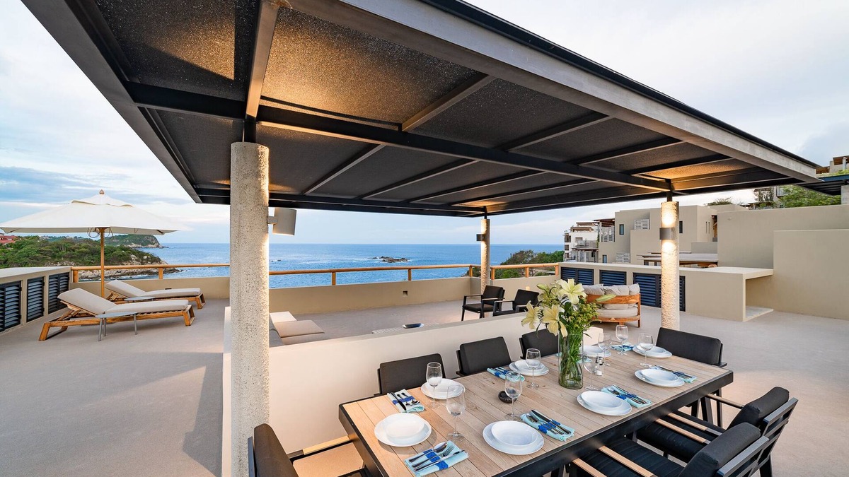 Santa Maria Huatulco Condo | Ocean View Penthouse with Rooftop Terrace