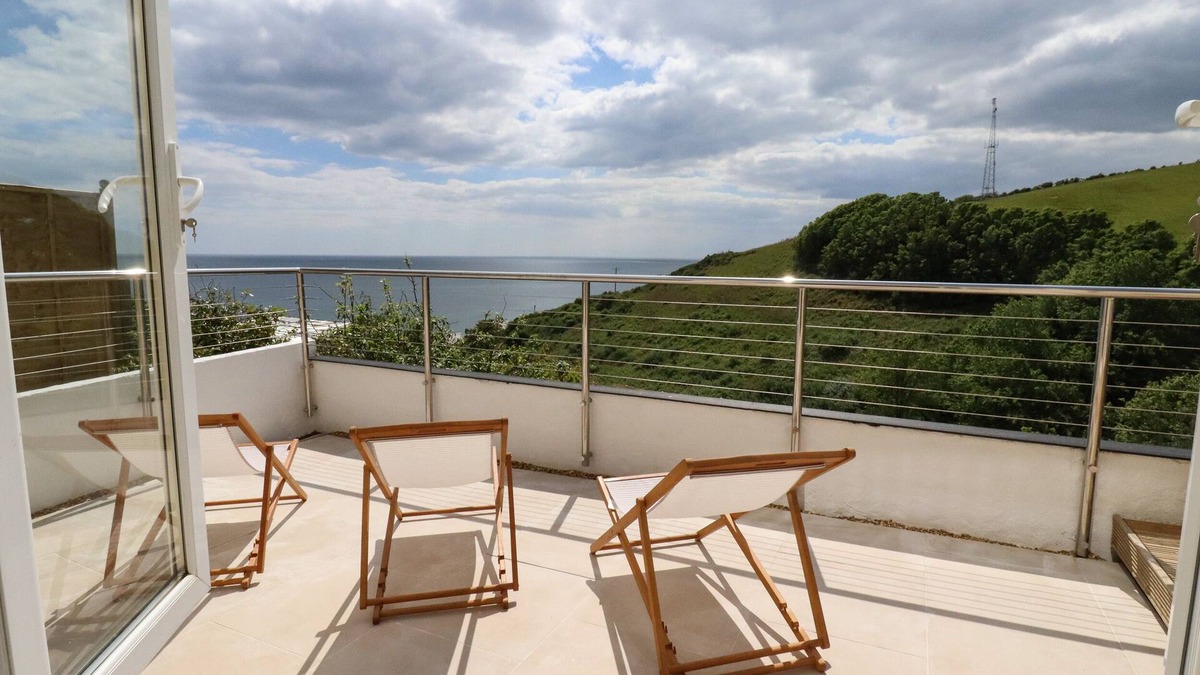 Downderry Cottage | OCEAN VIEW, pet friendly, luxury holiday cottage in Downderry
