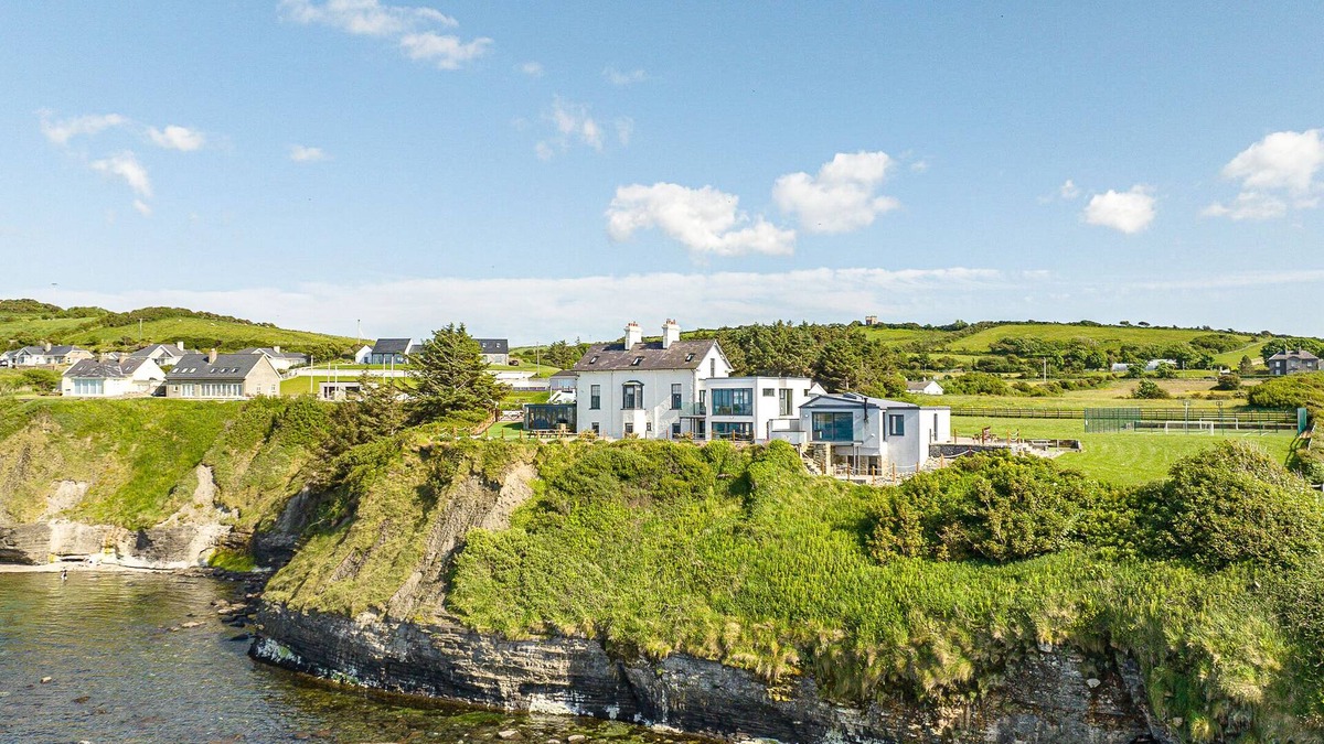 Lecemy House | Ocean View | Pizza Oven, Sports Pitch & Games Room