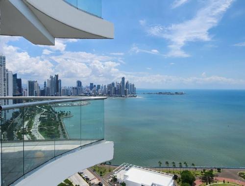 Panama City House | Ocean View Private Room Balcony, Pool, Rooftop Gym Next to Hilton Panama