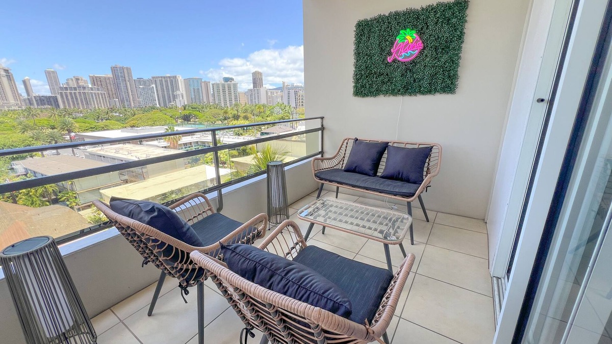 Waikiki Condo | Ocean View Regency 1-Bedroom on Beach Walk | Lanai