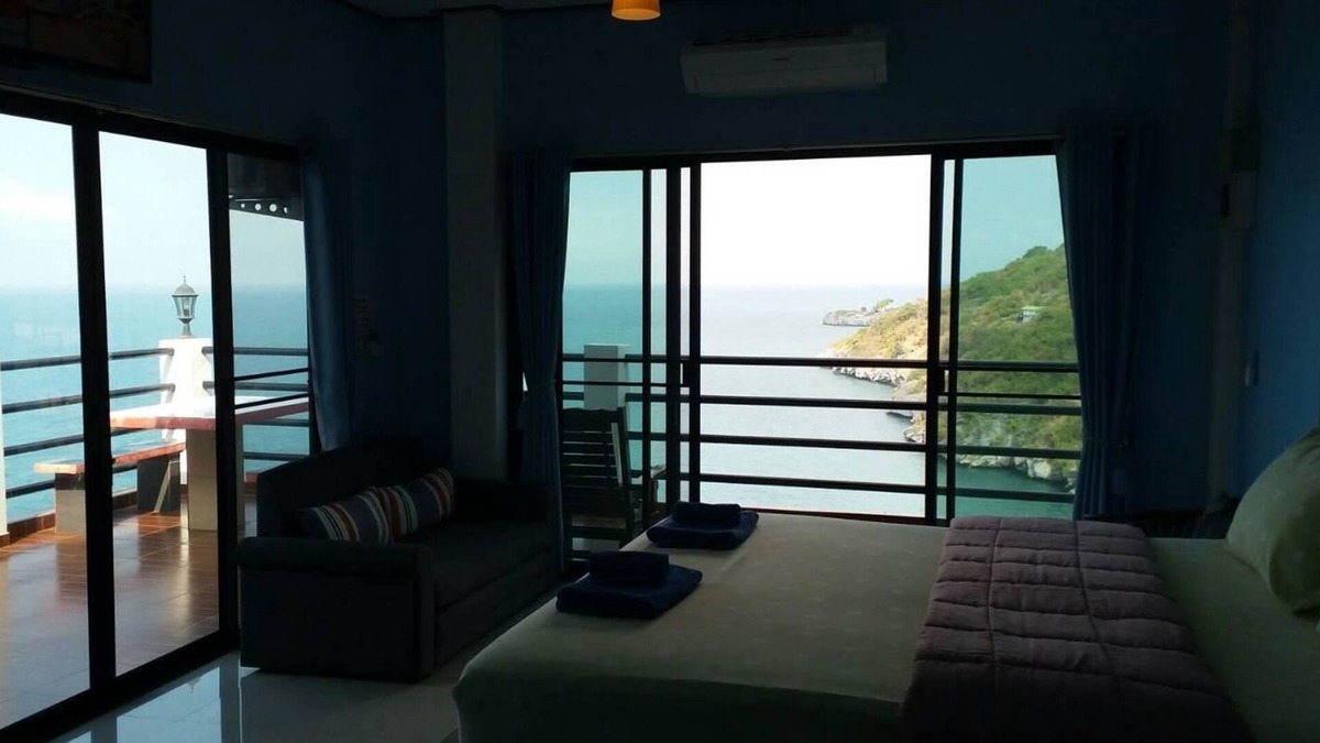 Tha Thaewawong Hotel | Ocean View Resort - Koh Sichang