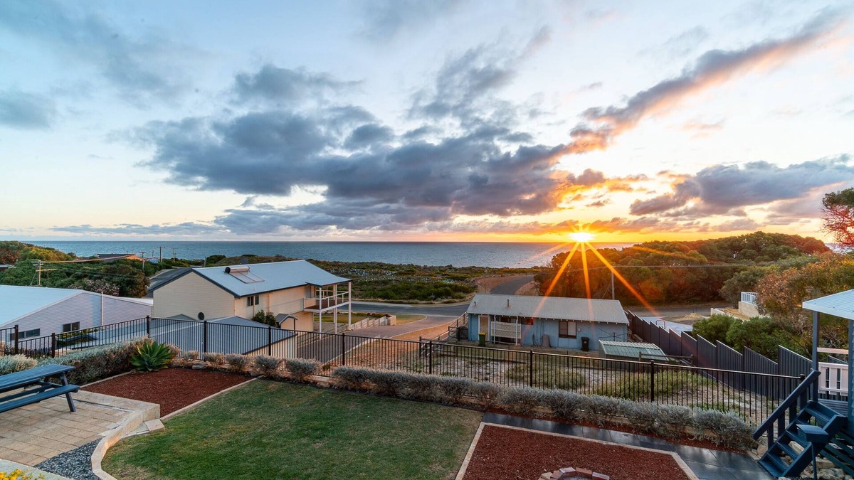 Guilderton House | Ocean View Retreat - Best Views in town