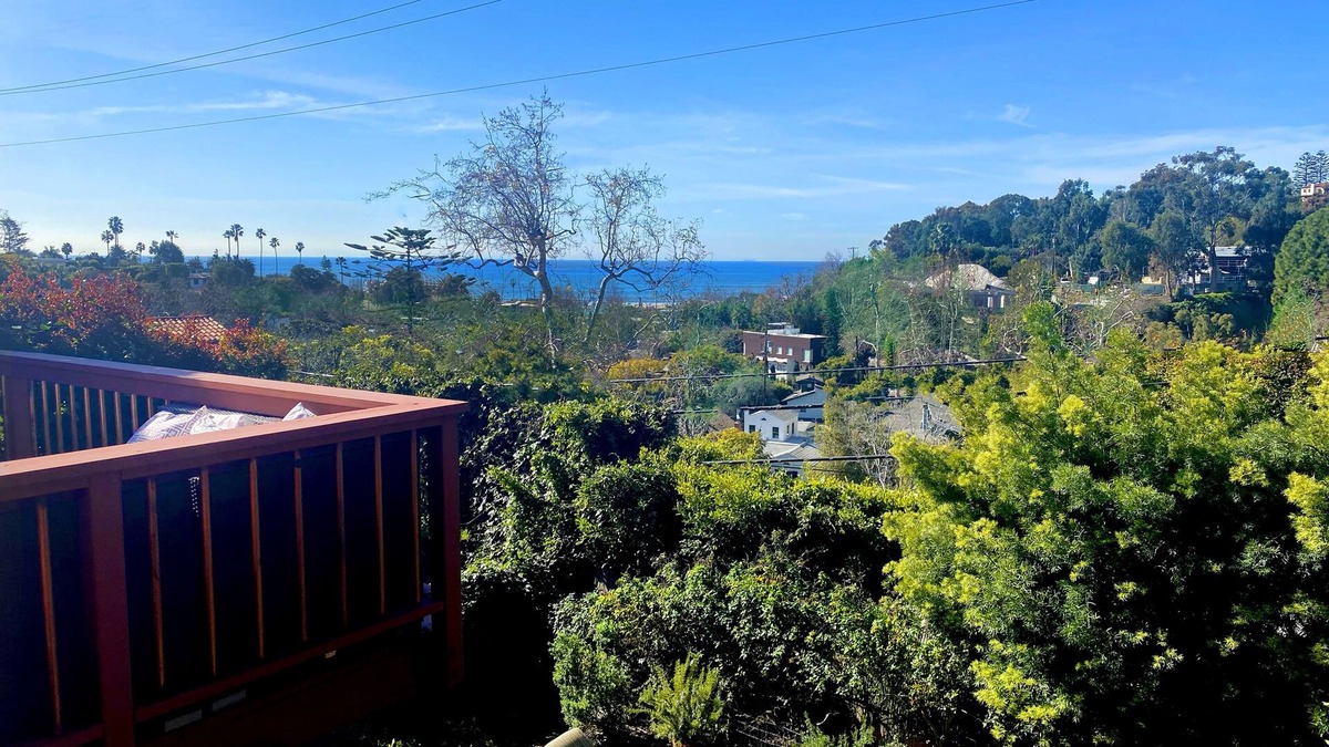 Santa Monica Canyon House | Ocean View Santa Monica Canyon Home -Walk to Beach.