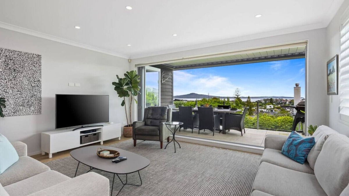 St. Heliers House | Ocean View Spacious 5BR Retreat for Families