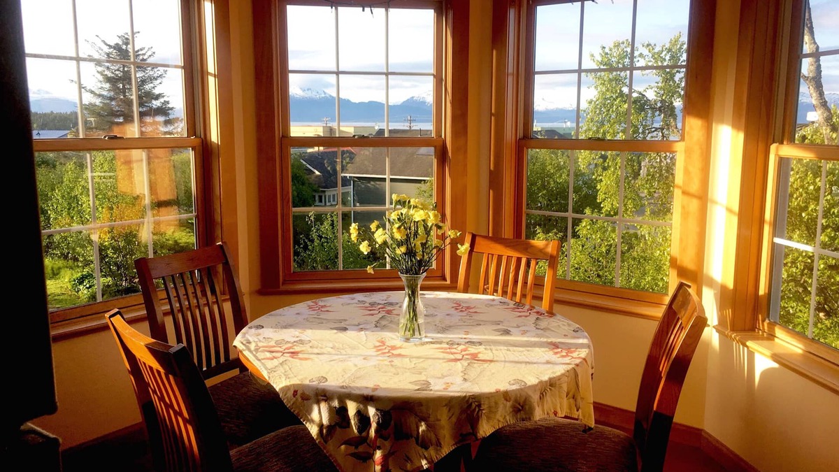 Homer Apartment | Ocean View Suite Homer Alaska Cafe/Bookshop/Beach