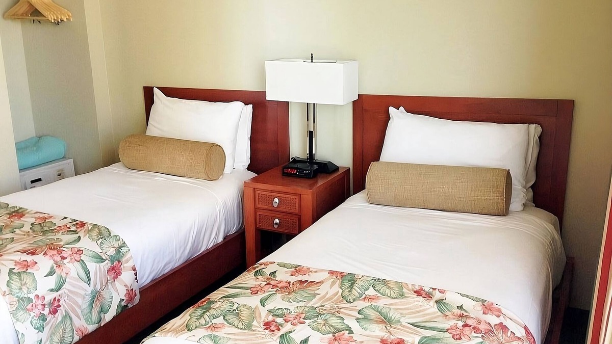 Waikiki House | Ocean View Suites | 2 Units | Rooftop Pool | Full Kitchen | Waikiki Beach