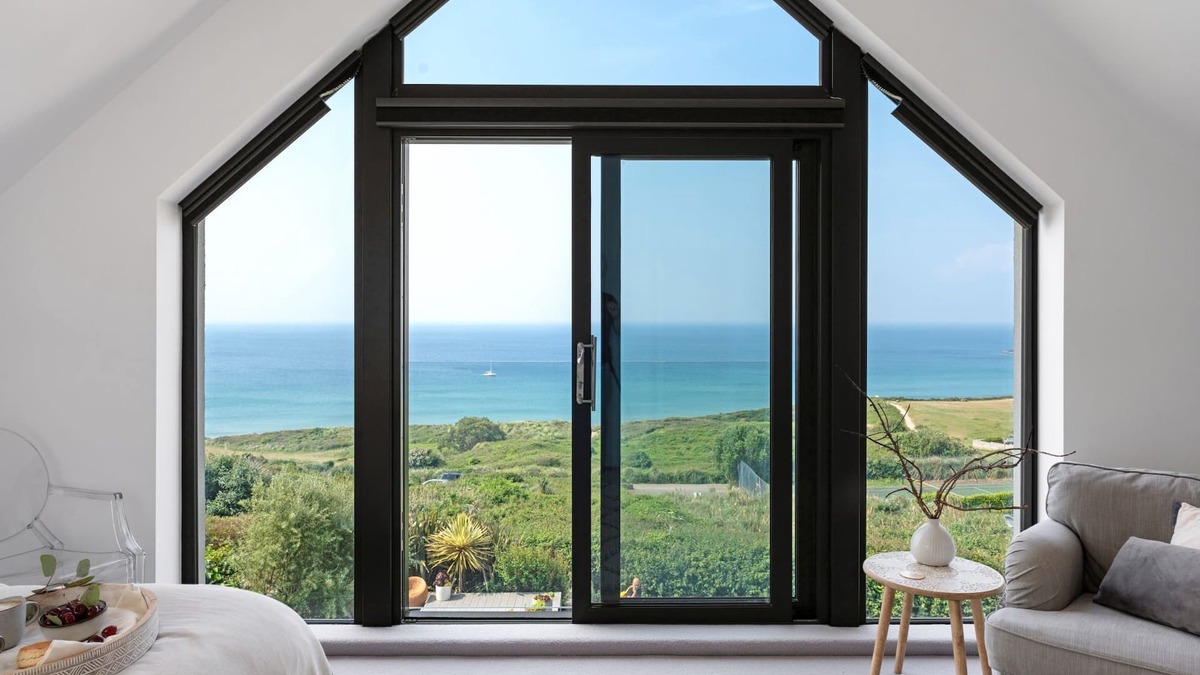 Praa Sands House | Ocean View, The Sands - a house that sleeps 6 guests in 3 bedrooms
