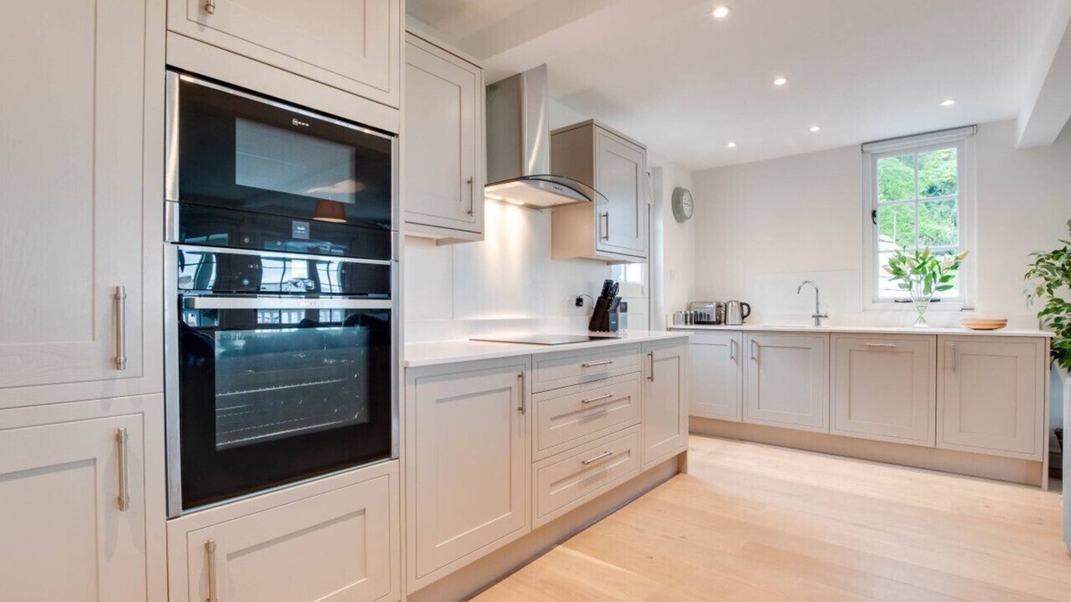 Lynmouth Apartment | Ocean View - Two Bedroom Apartment, Sleeps 4