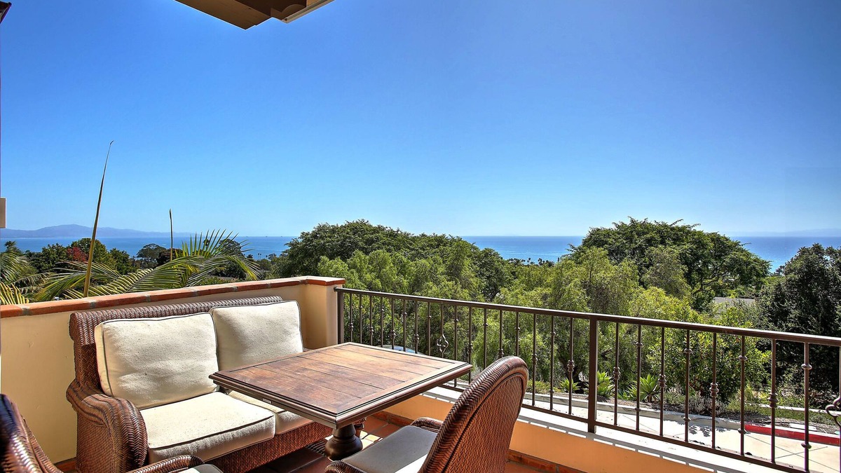 The Mesa House | Ocean View Villa - exceptional ocean views, A/C, centrally located to beach & downtown