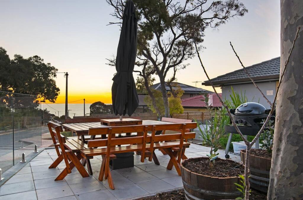 Hallett Cove Apartment | Ocean Views Apartment 2 min walk to train & ocean