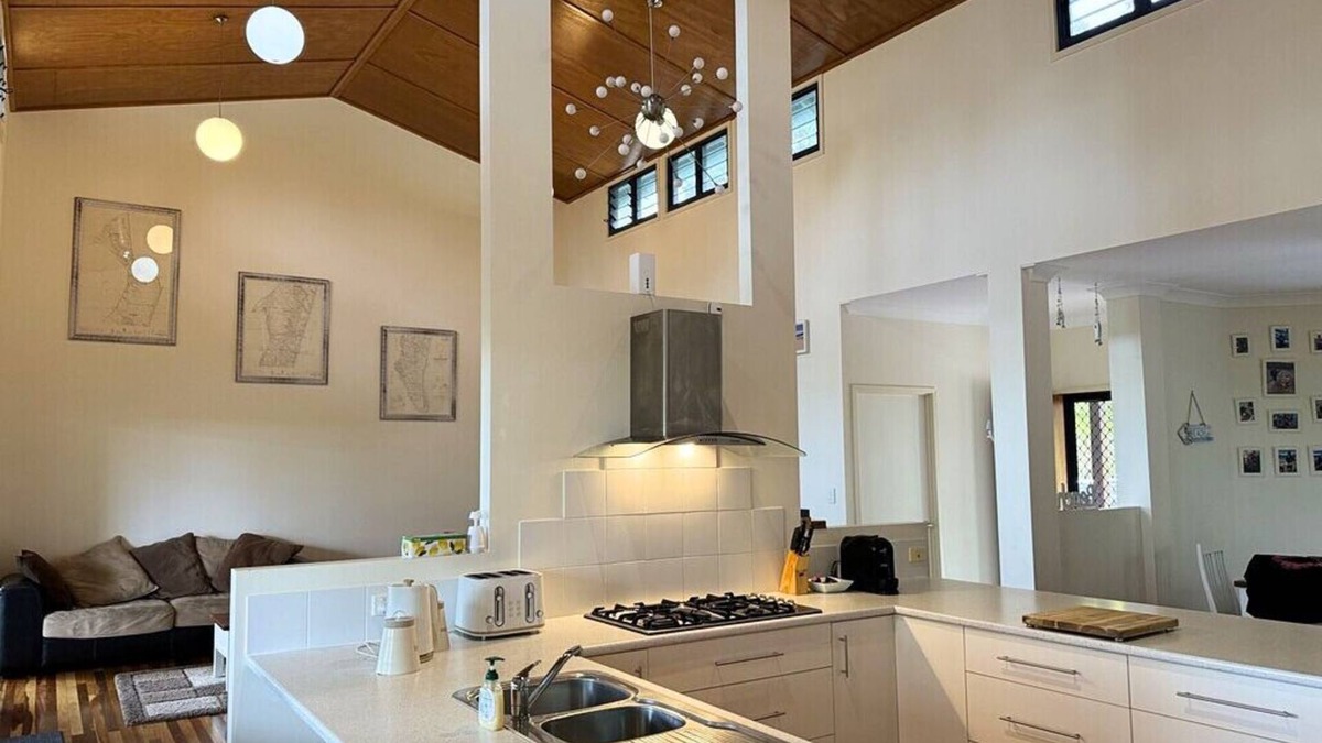 Kingfisher Bay House | Ocean Views, canoeing, swimming, Fishing, 4x4 touring.