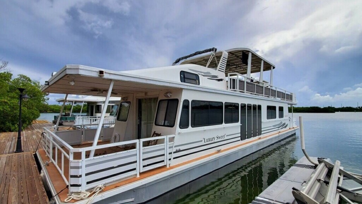 Key West Boat Rental | Ocean views! Luxury suites