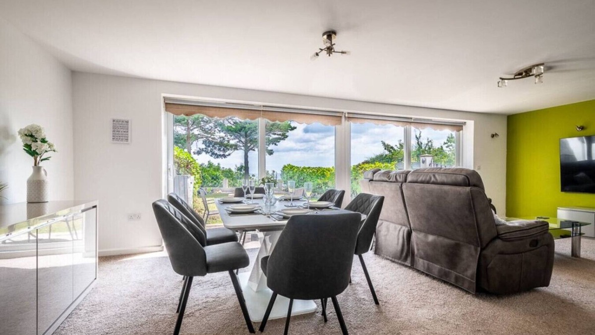 Dawlish Apartment | Ocean views, peace and quiet in this homely flat