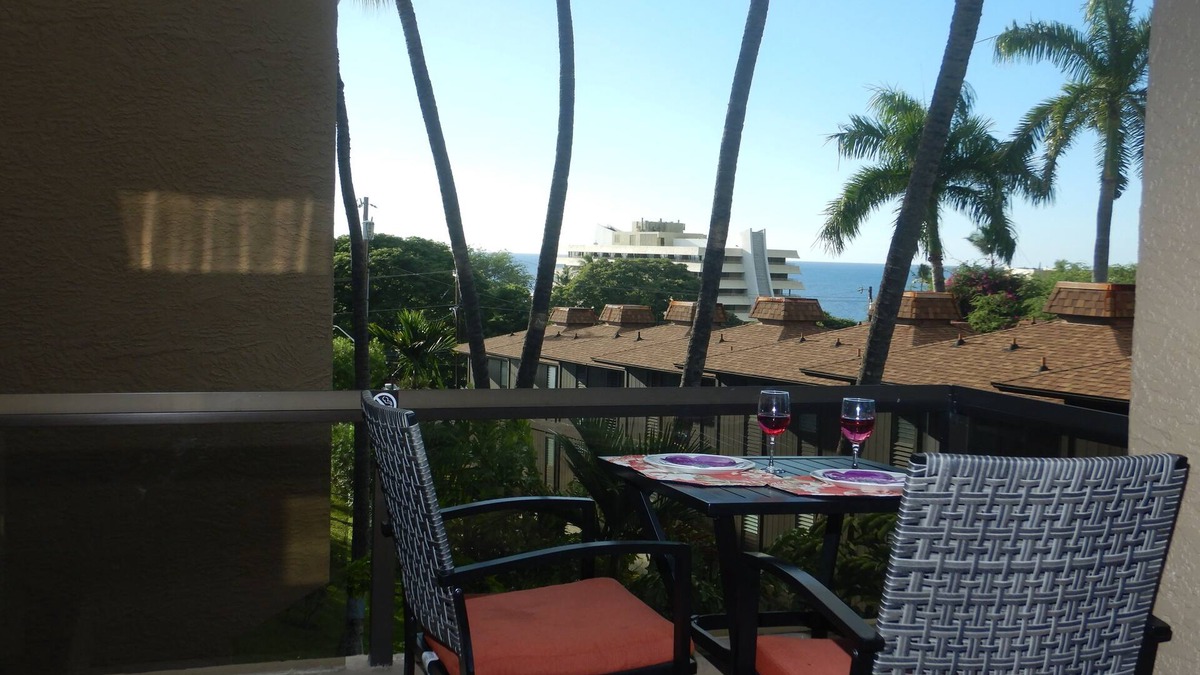 Historic Kailua Village Condo | Ocean Views, Walk to beach and town. AC, Huge lanai
