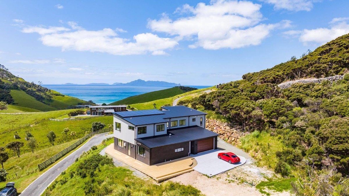 Mangawhai Heads House | Ocean Vista Bliss - High spec modern family home with ocean views