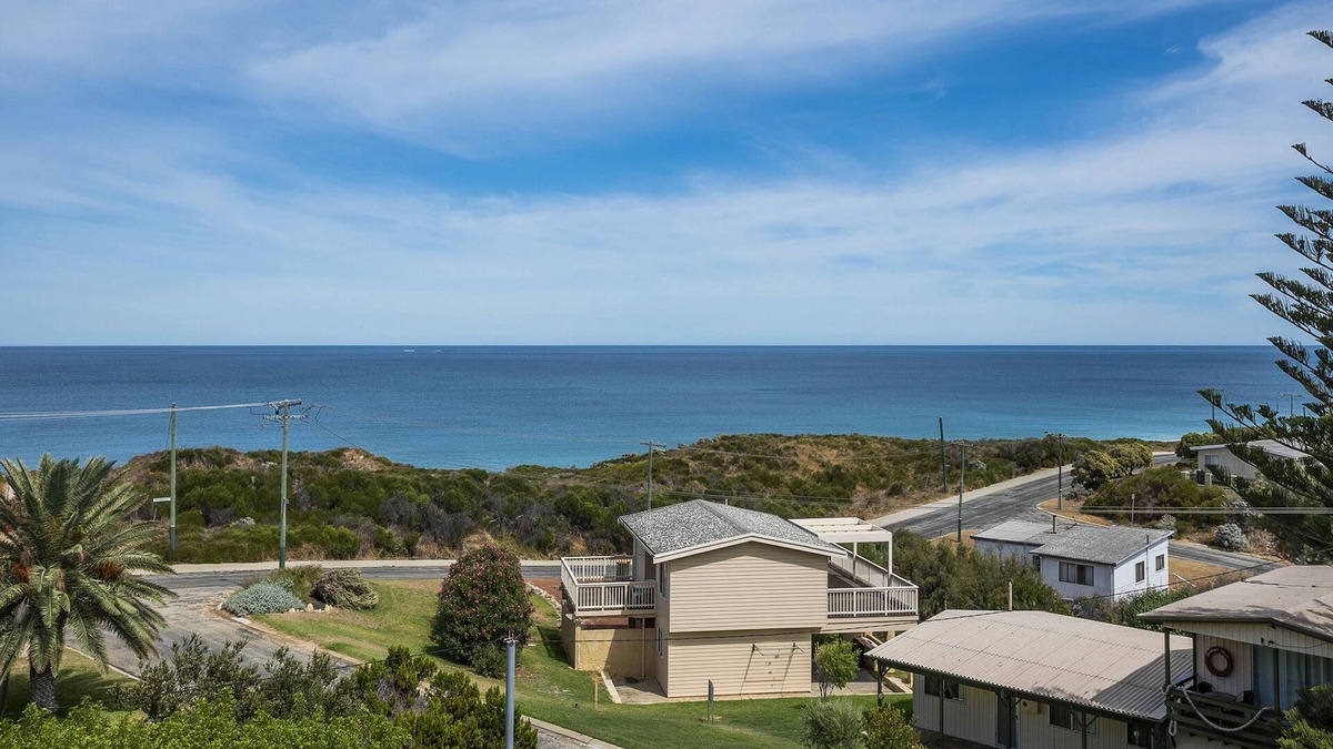 Guilderton House | Ocean Vista - Large modern home with ocean views