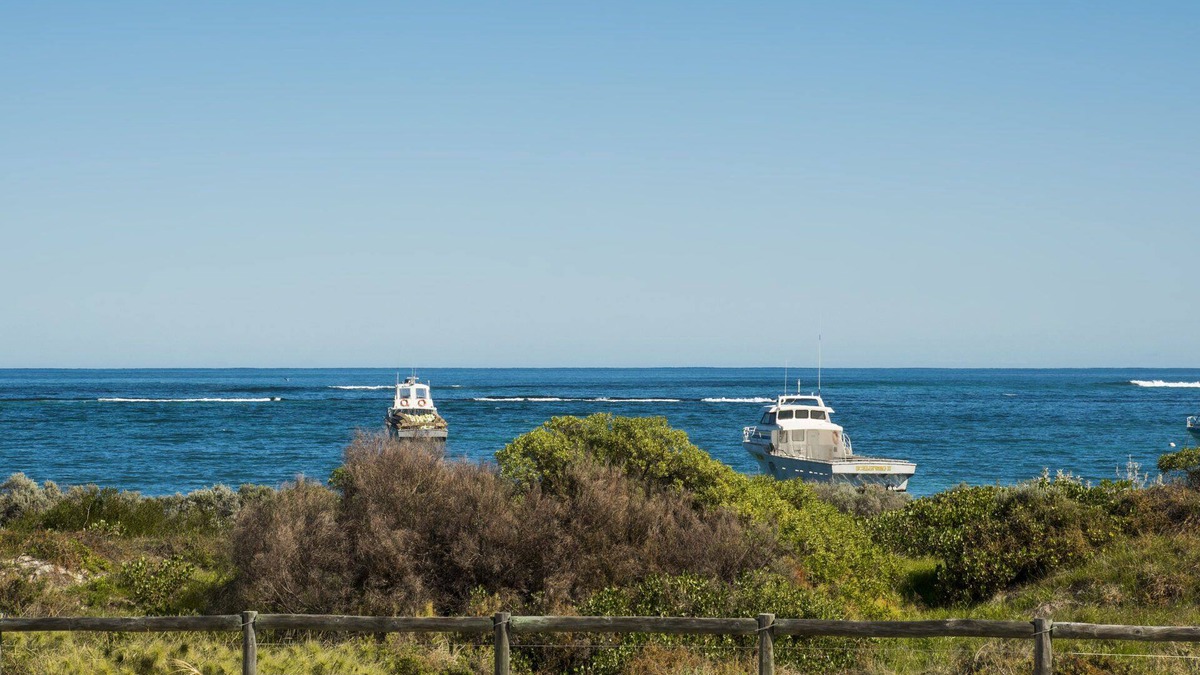 Lancelin House | Ocean Waves - Luxury beachside accommodation
