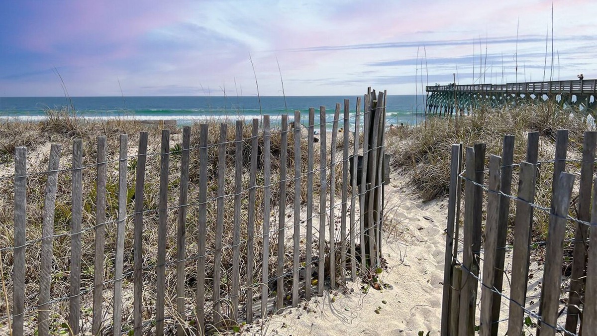 South End House | Oceanfront 1br studio apartment w/ocean views and direct beach access.