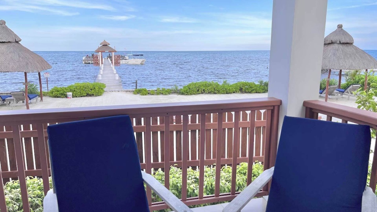 Caye Caulker Apartment | Oceanfront 2 bed/2 bath Velento#2/private dock, pool, free paddleboards