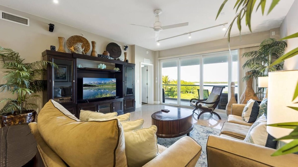 Rock Harbor Condo | Oceanfront 2BR/2.5BA Mariner's Club Villa 533 with Oasis Pool, Marina, Game Room & More