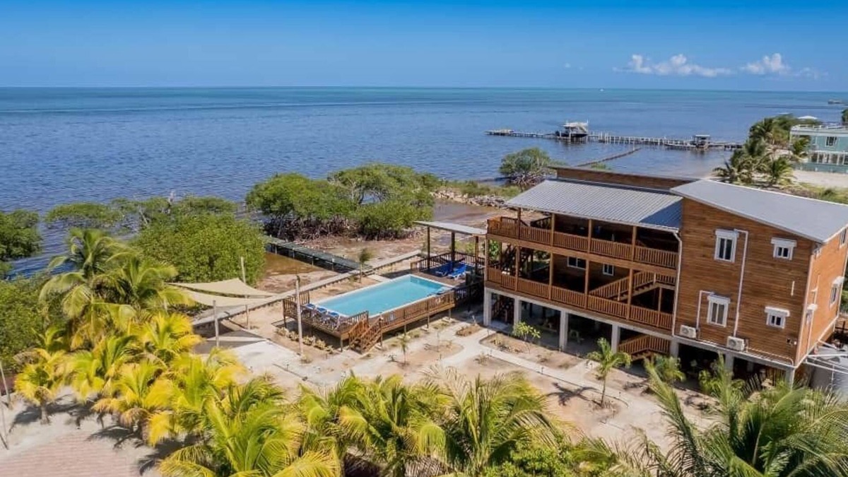 Belize City Villa | Oceanfront 3 bed/2 Bath Home w Pool - Upper Unit