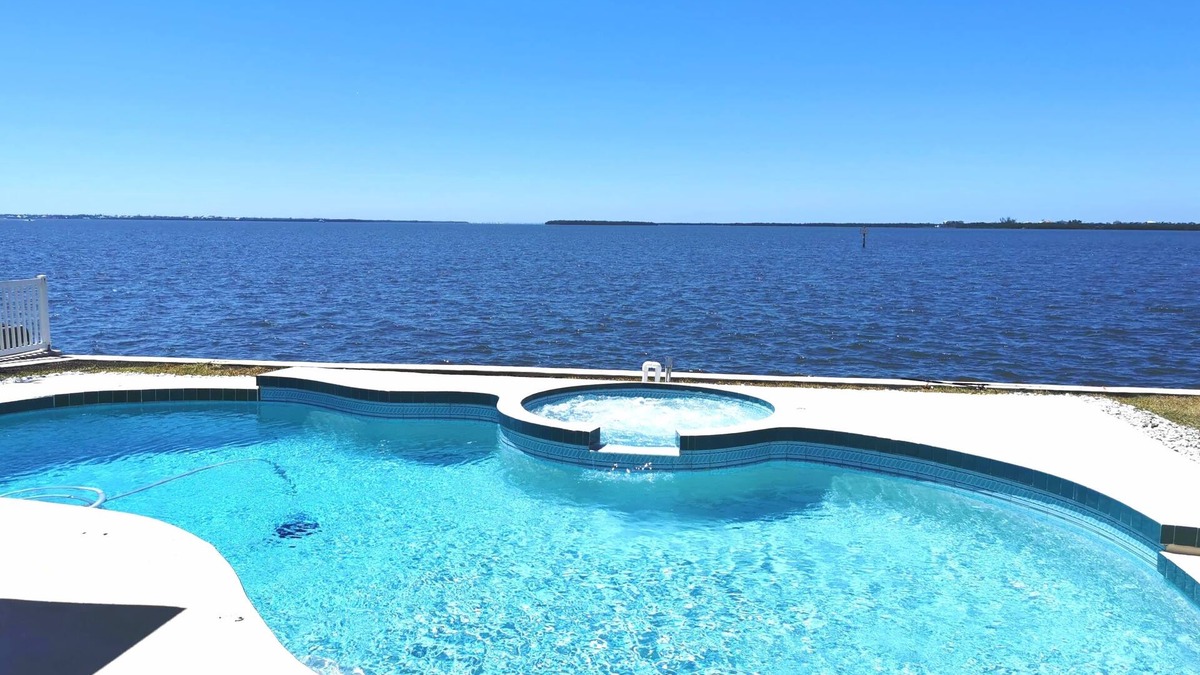 Palmetto House | Oceanfront 3-bedroom house on Terra Ceia Bay, Palmetto, Florida, USA