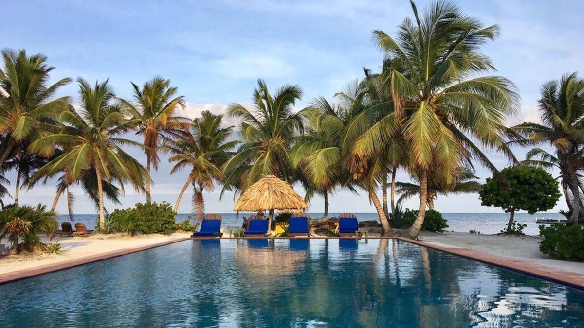 San Pedro House | Oceanfront 3Bd/3Bth Home w/Blue Skies, Emerald Seas, Warm Winds & Coconut Trees