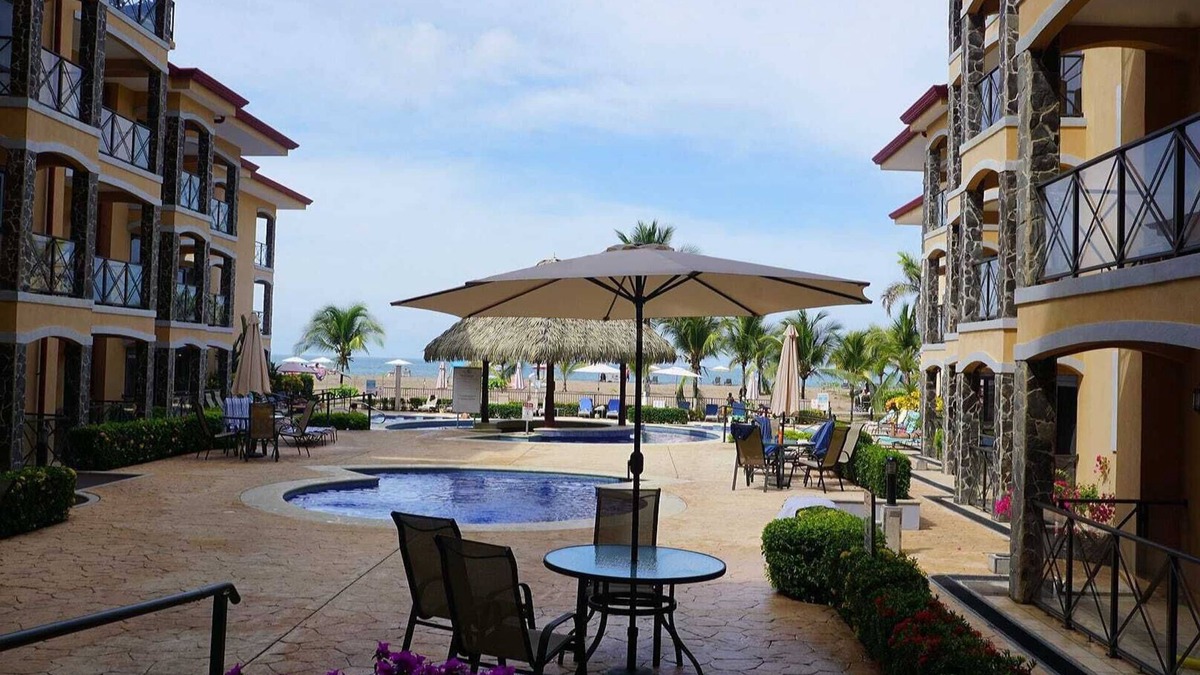 Barrio Los Villalobos Condo | Oceanfront 3BDR condo on the beach