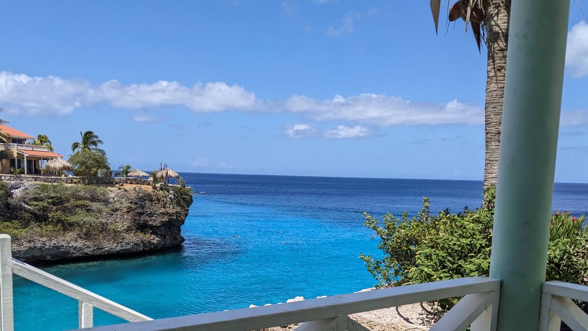 Lagun House | Oceanfront 3BR Bungalow with Fabulous View at Playa Lagun