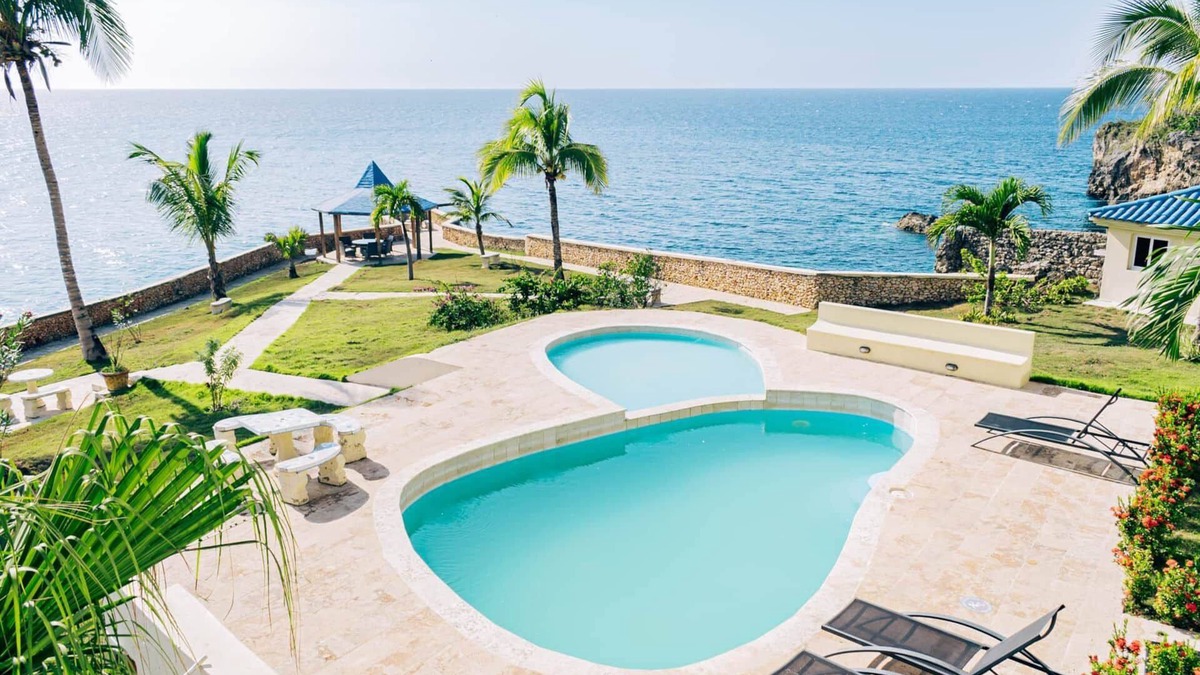 Rio San Juan Villa | Oceanfront 4-bedroom villa in Rio San Juan
