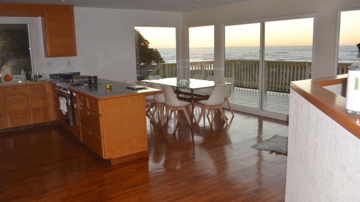 Moss Beach House | Oceanfront 5-bedroom vacation home just 25 minutes from San Francisco Bay