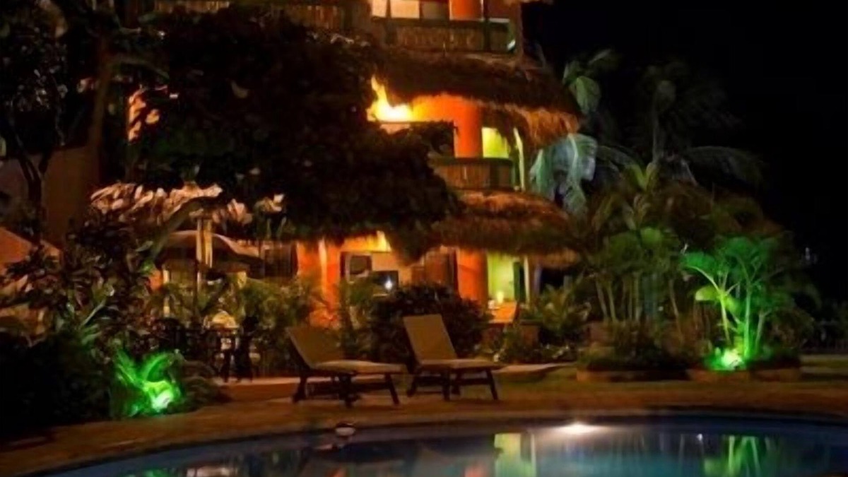 Santa Maria Apartment | Oceanfront apartments located on the famous Zicatela surfing beach.