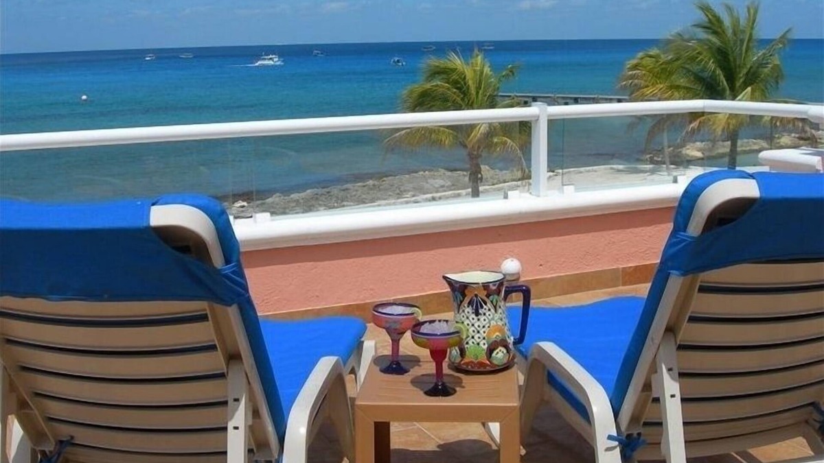 Costa Maya Villa | Oceanfront Beach House, Great Views, Close to Dive Sites!