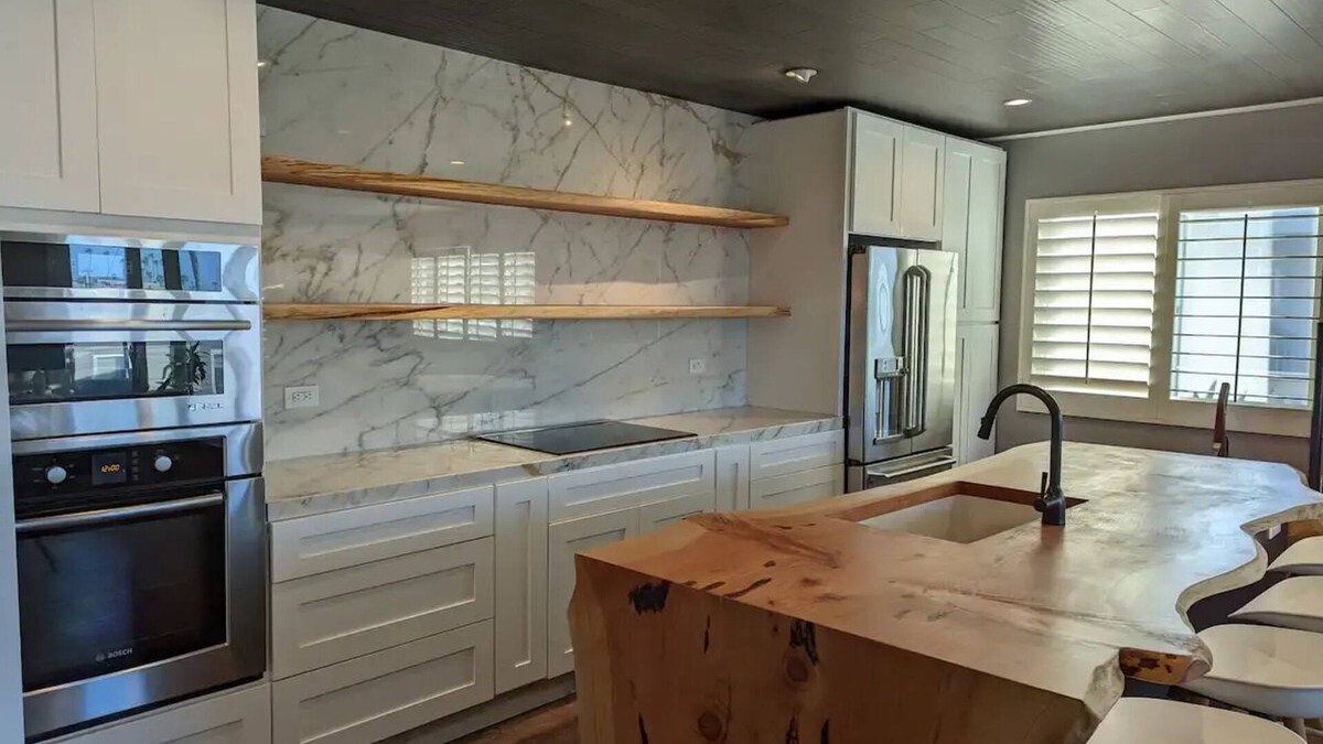 Sunset Cliffs Condo | Oceanfront beach living in an amazing modern condonn