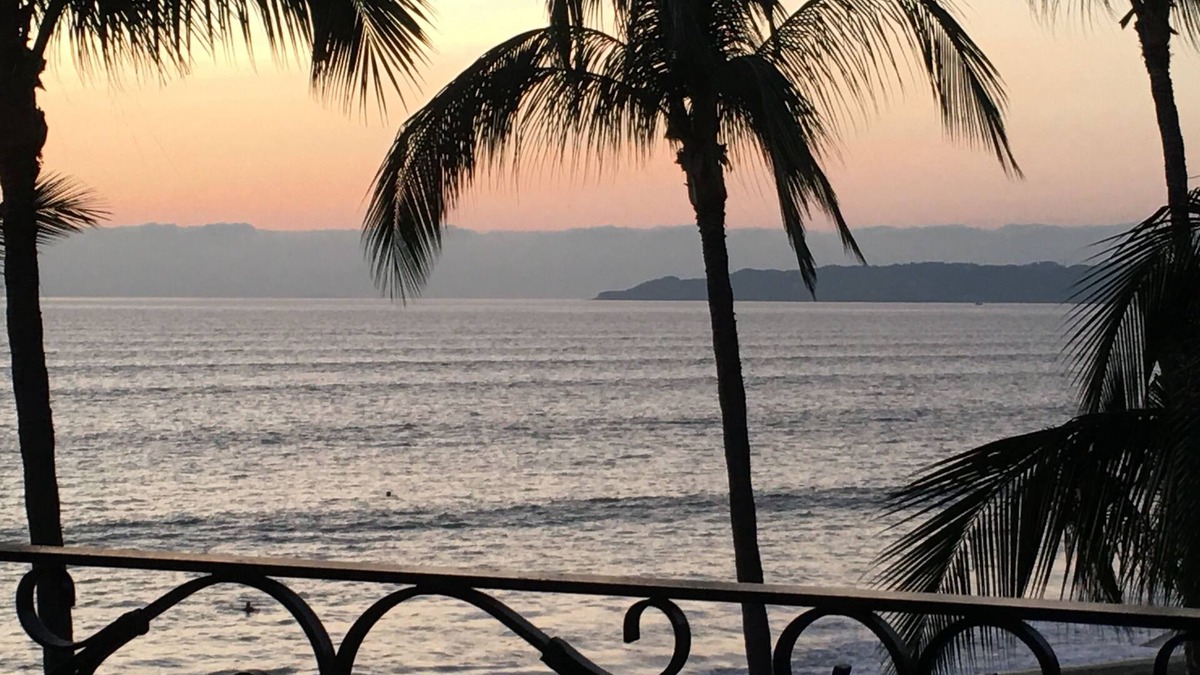Flamingos Resort | Oceanfront, BradAndJoeyRentals -Fully Remodeled, stocked, steps to beach.