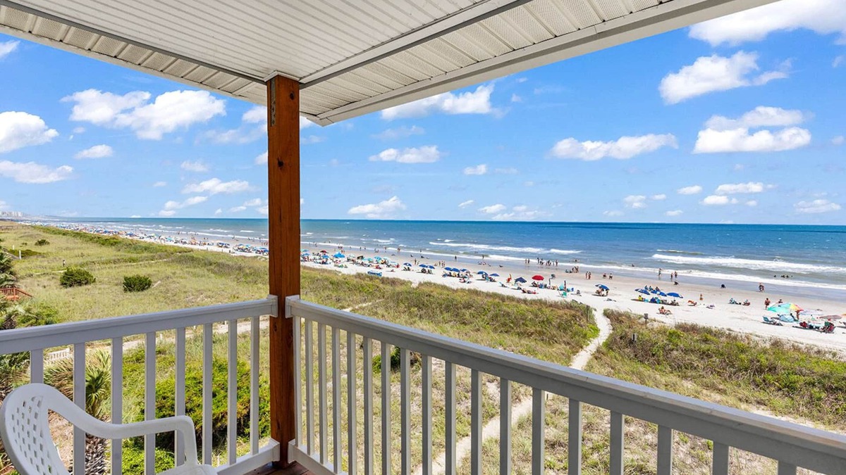 Ash Condo | Oceanfront Corner Unit with Pool & Direct Beach Access
