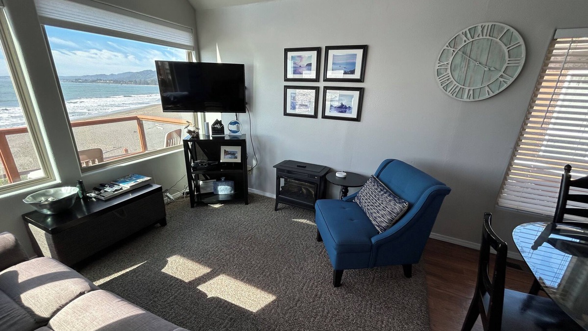 Smith River Cabin | Oceanfront Cabin 6 with Private Jacuzzi & Awe-Inspiring Views (Private Beach owned by White Rock Resort)