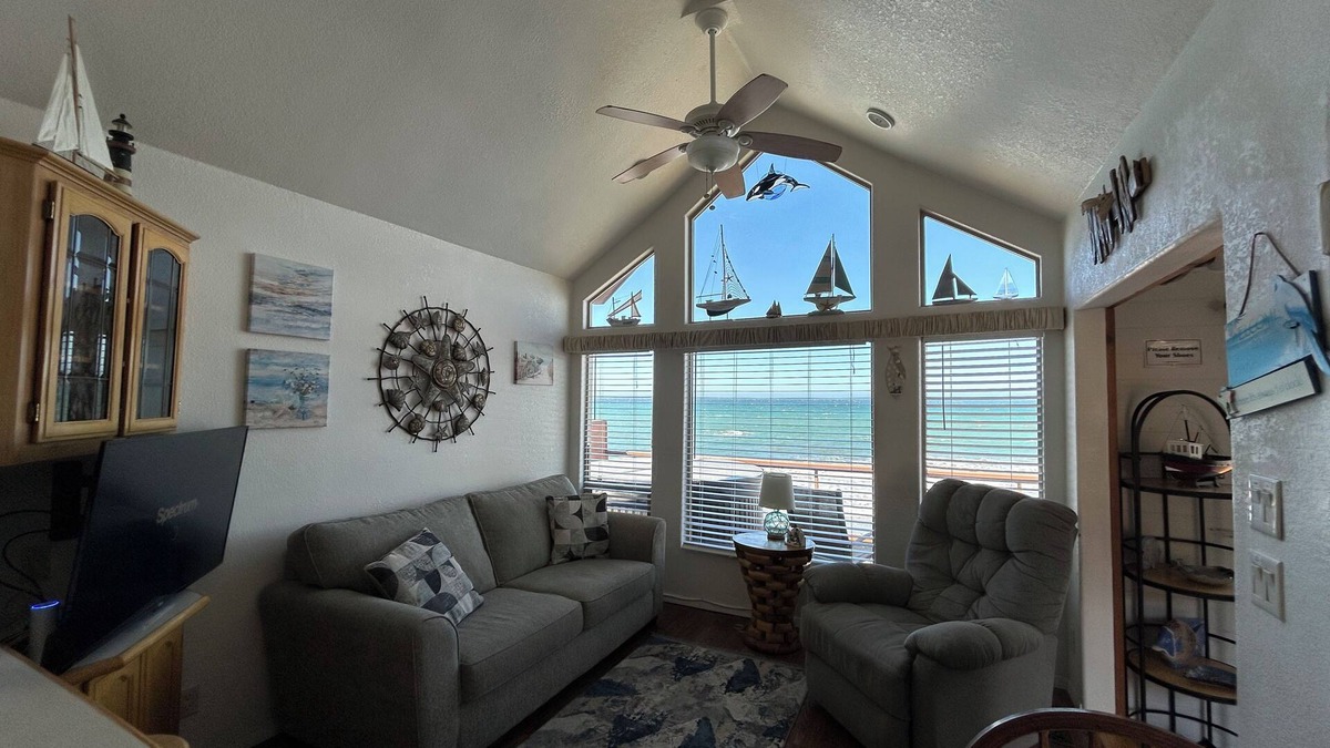 Smith River Cabin | Oceanfront Cabin 9 with Private Jacuzzi & Awesome Views