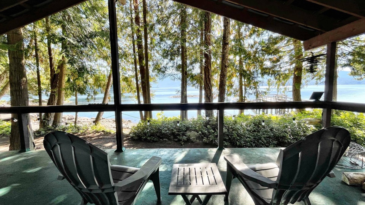 Regional District of Mount Waddington Cabin | Oceanfront cabin in the Broughton Archipelago. Excellent wildlife viewing!