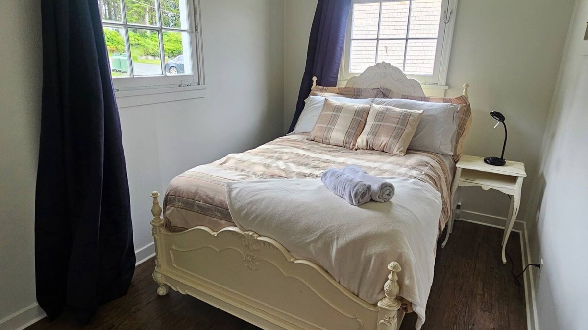 Port Hardy Cabin | Oceanfront Cabin walk on waterfront peaceful place