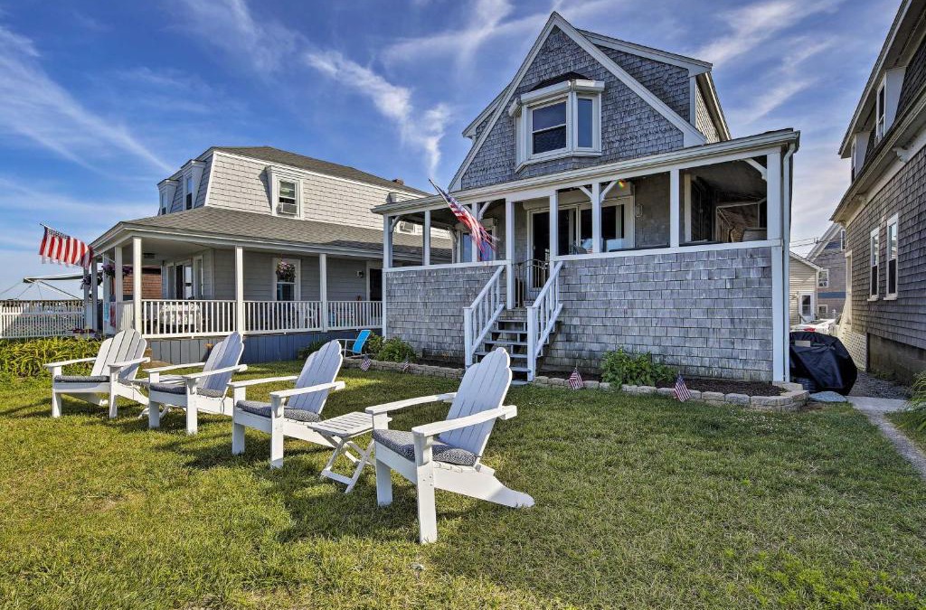 Brant Rock House | Oceanfront Cape Cod Home with Porch, Yard and Grill!
