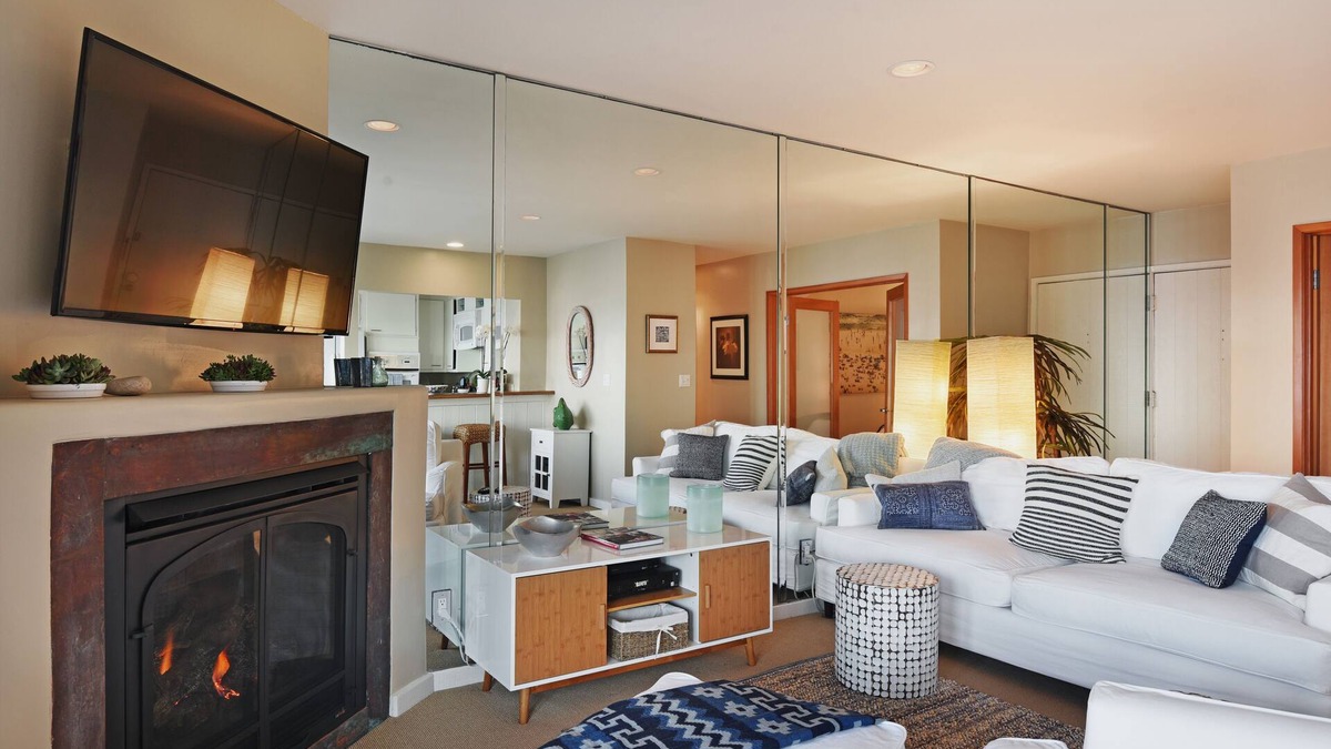 Los Angeles County Apartment | Oceanfront, Close to Santa Monica, Peace and Beauty.