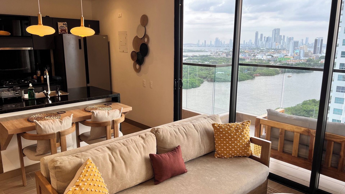 El Cabrero Apartment | Oceanfront 1BR with Amazing Views - WiFi, AC, Gym