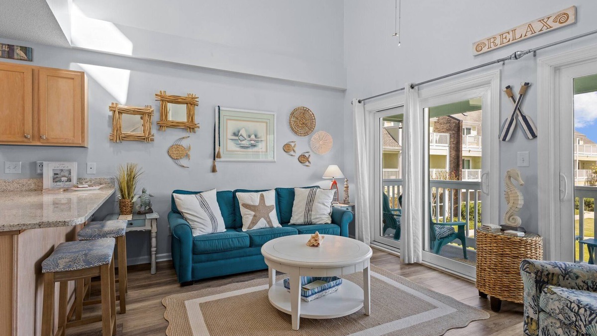 Emerald Isle Condo | Oceanfront complex! 2 bd, 2 bath - Indoor Year Round Pool, Gym & Tennis Courts!