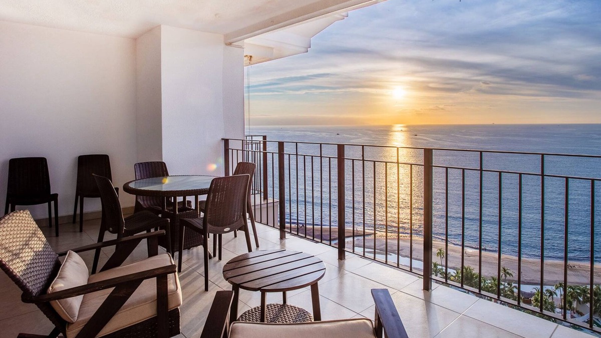 South Hotel Zone Condo | OCEANFRONT CONDO IN TROPICAL PARADISE AWAITS YOU AT THE GRAND VENETIAN!