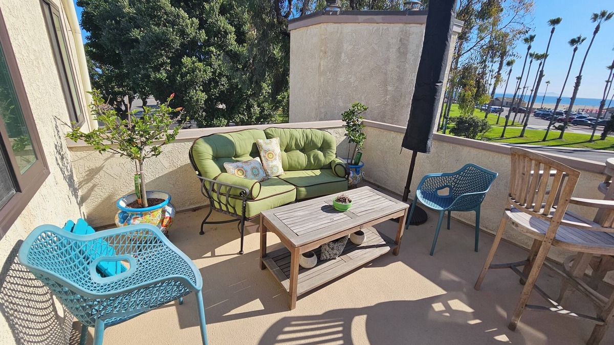 Port Hueneme Condo | Oceanfront Condo Steps from the Beach w/Unobstructed Beach/Pier/Island Views