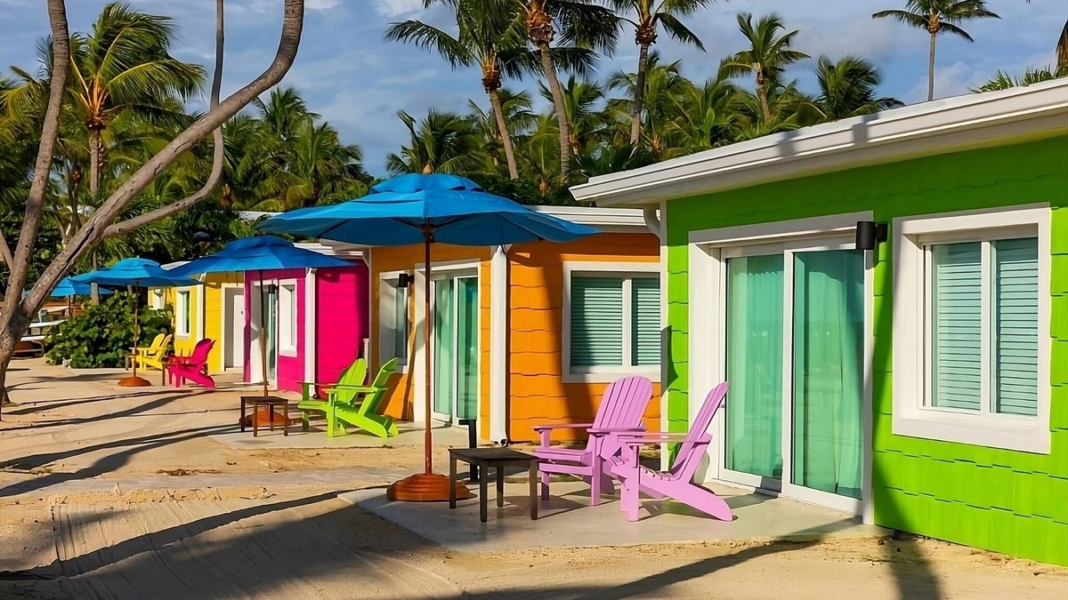 Islamorada Cottage | Oceanfront Cottage in Islamorada! Swimming Pool, Pets Allowed, Free Parking!