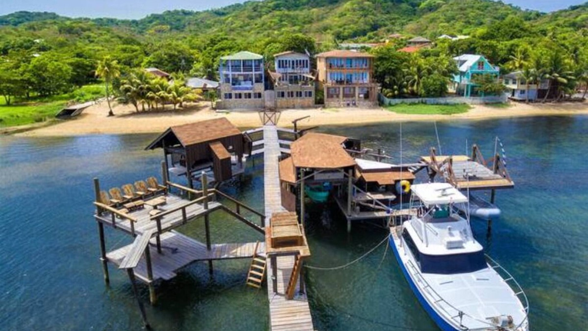 Antoneys Cay House | Oceanfront! Diving, Snorkeling, Kayaking on site. Turtle Casa BEACH SUITE